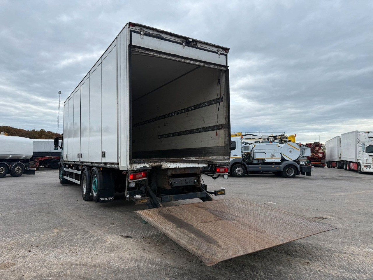 Volvo FM330 6x2*4 Carrier Supra 1050 Nordic - Kylbil lastbil: bild 5 Volvo FM330 6x2*4 Carrier Supra 1050 Nordic - Kylbil lastbil: bild 5