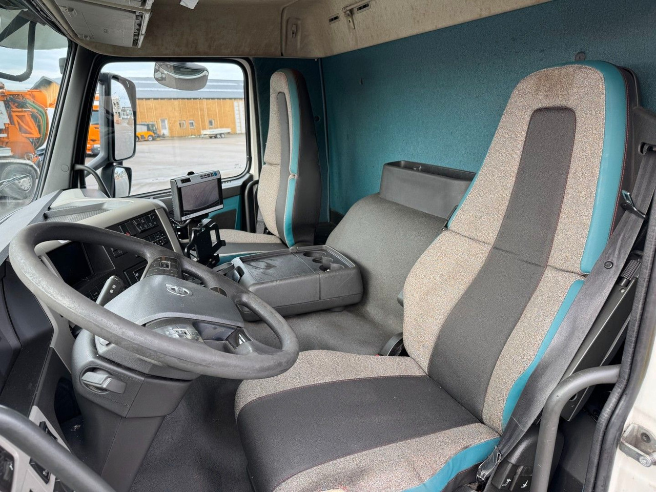 Volvo FM330 6x2*4 Carrier Supra 1250 Mt 9,9m (defekt f - Kylbil lastbil: bild 5 Volvo FM330 6x2*4 Carrier Supra 1250 Mt 9,9m (defekt f - Kylbil lastbil: bild 5