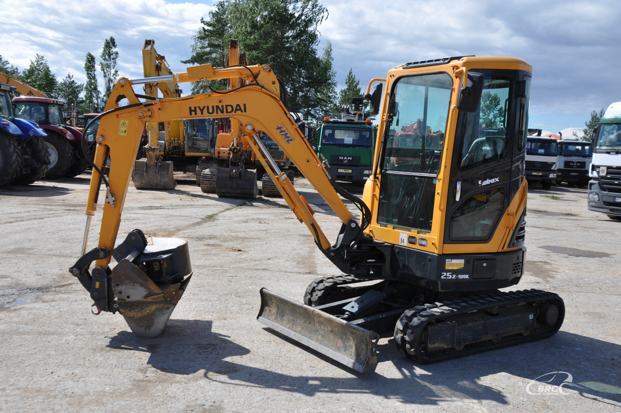 Hyundai R25Z-9AK - Minigrävmaskin: bild 1 Hyundai R25Z-9AK - Minigrävmaskin: bild 1