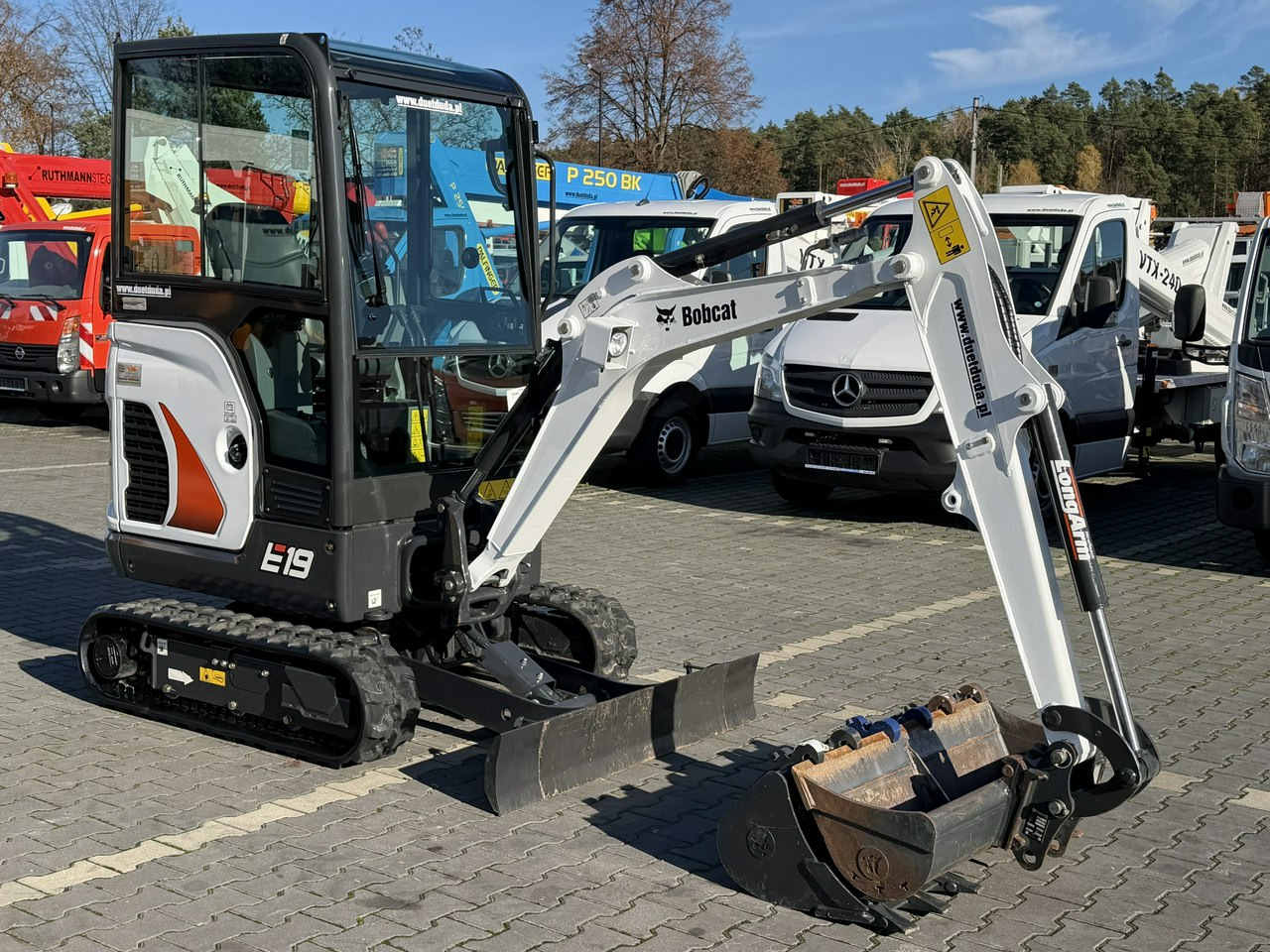 Bobcat E19 Komplet Łyżek Mało Używana Przepracowane tylko 90mth - Minigrävmaskin: bild 1 Bobcat E19 Komplet Łyżek Mało Używana Przepracowane tylko 90mth - Minigrävmaskin: bild 1
