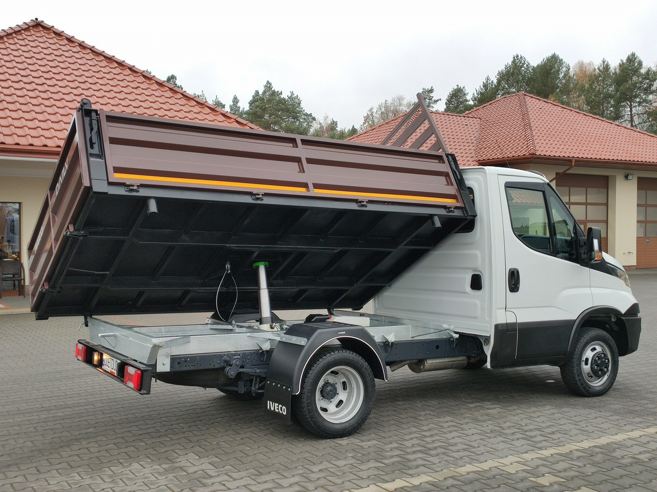 Transportbil med tippflak Iveco Daily 35C14: bild 18