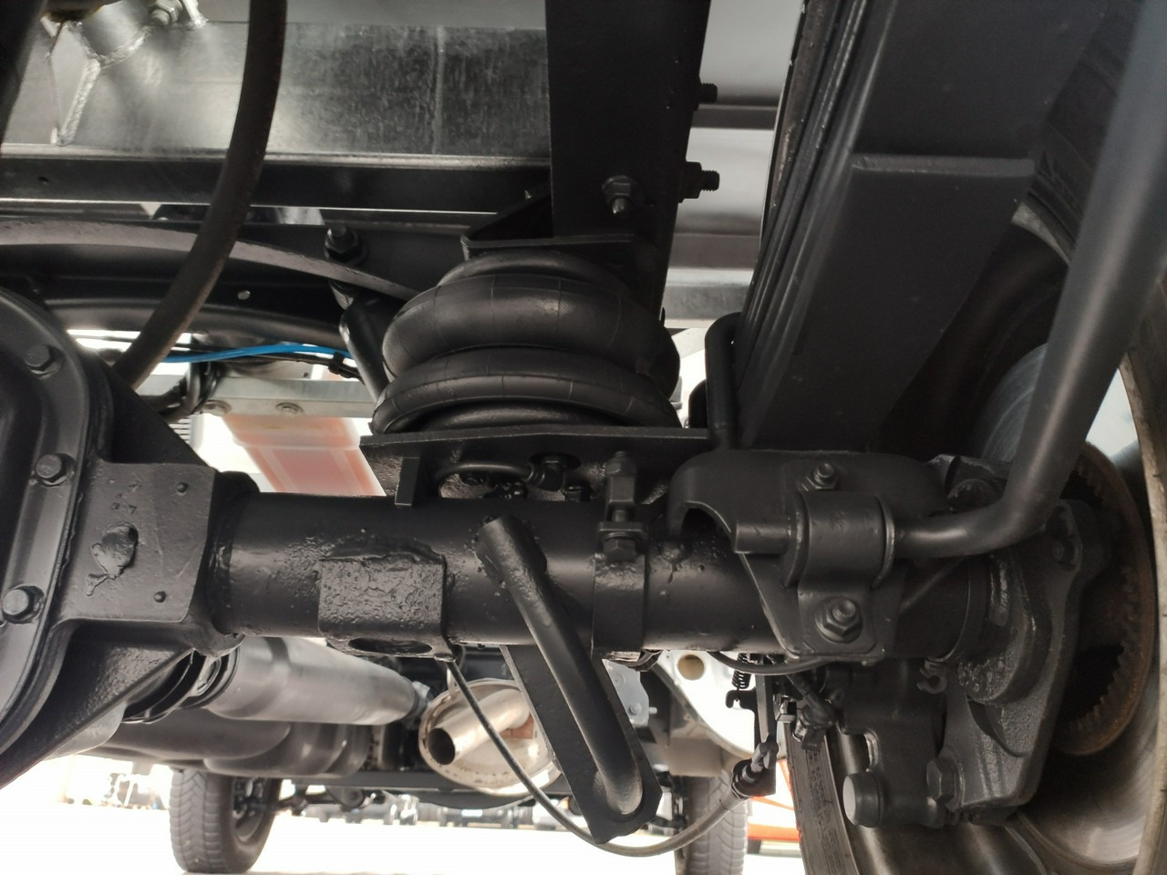 Transportbil med tippflak Iveco Daily 35C14: bild 24