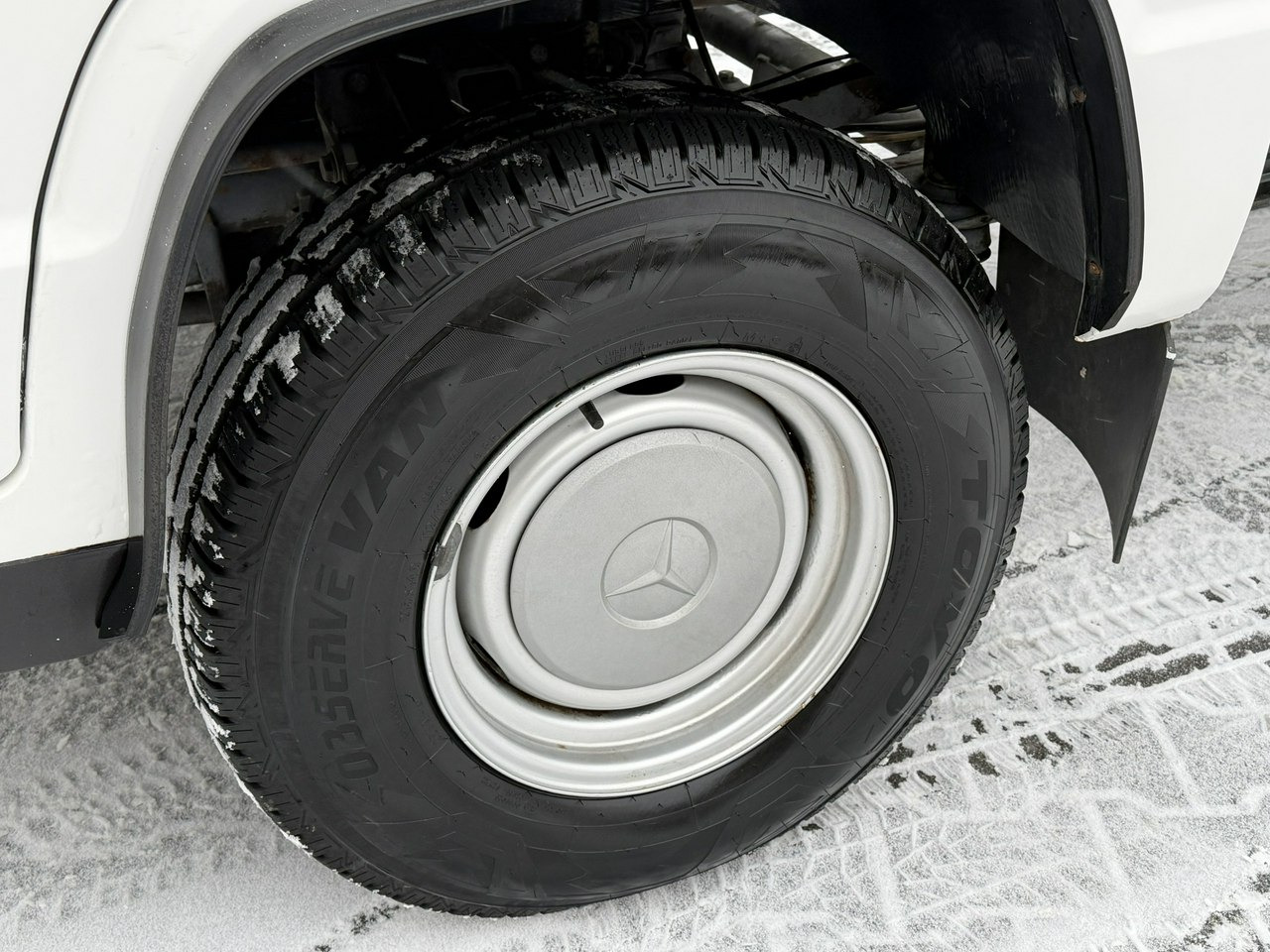 Mercedes MB 100 - Transportbil med tippflak: bild 3 Mercedes MB 100 - Transportbil med tippflak: bild 3