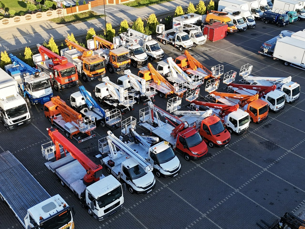 Mercedes Sprinter Zwyżka Podnośnik Koszowy VERSALIFT VTX-240 UDT - Billift: bild 2 Mercedes Sprinter Zwyżka Podnośnik Koszowy VERSALIFT VTX-240 UDT - Billift: bild 2