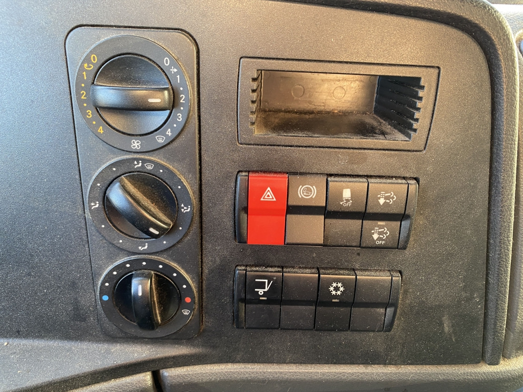 Lastbil med skåp Mercedes-Benz 818 L Atego / BÄR-LBW: bild 9 Lastbil med skåp Mercedes-Benz 818 L Atego / BÄR-LBW: bild 9