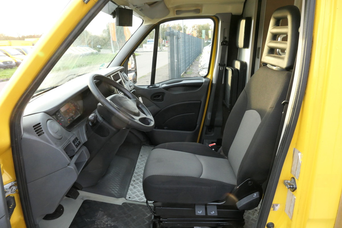 Interior photo 1: Volymskåp IVECO Daily 35 S11 C30C AUTOMATIK KAMERA MAXI KAMERA R Interior photo 1: Volymskåp IVECO Daily 35 S11 C30C AUTOMATIK KAMERA MAXI KAMERA R