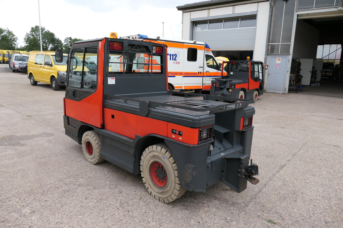 LINDE P250 Schlepper AHK Batterie 24/2021 Schiebetüren - Dragtruck: bild 4 LINDE P250 Schlepper AHK Batterie 24/2021 Schiebetüren - Dragtruck: bild 4
