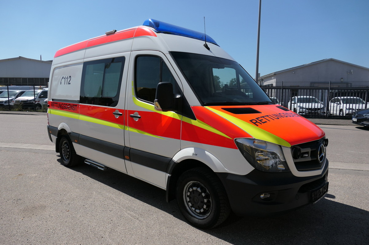 MERCEDES-BENZ Sprinter 316 CDI Klima Rettungswagen - Ambulans: bild 1 MERCEDES-BENZ Sprinter 316 CDI Klima Rettungswagen - Ambulans: bild 1