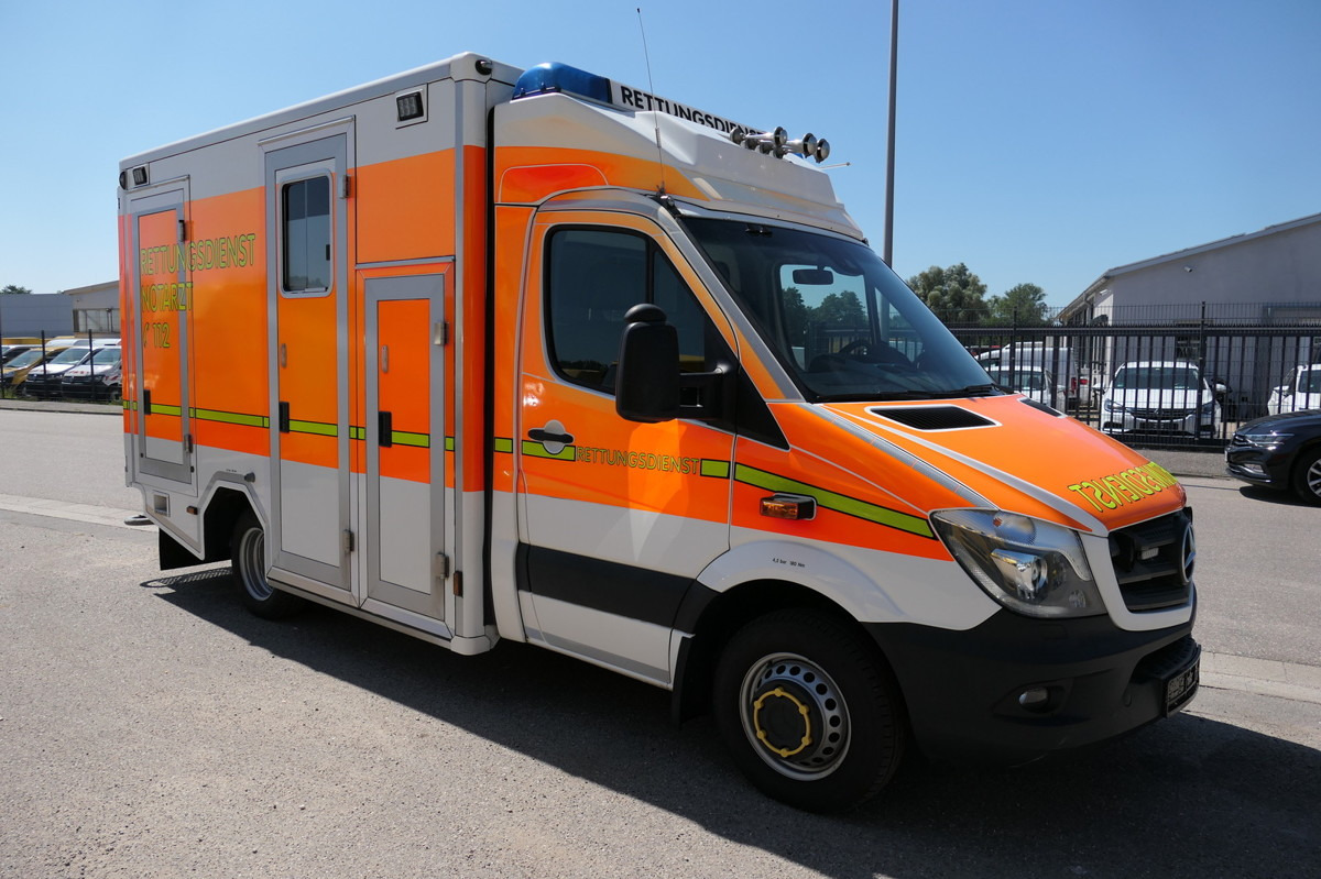 MERCEDES-BENZ Sprinter 519 CDI Klima Krankenwagen - Ambulans: bild 1 MERCEDES-BENZ Sprinter 519 CDI Klima Krankenwagen - Ambulans: bild 1