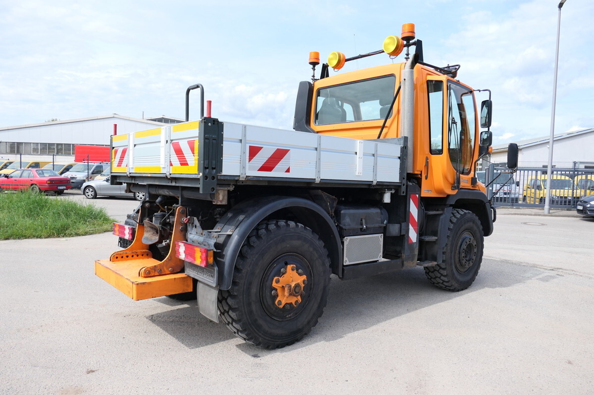 UNIMOG U400 405/12 AHK KLIMA ZAPFWELLE vorn SFZ KOMMUN - Flakbil, Utility/ Specialfordon: bild 5 UNIMOG U400 405/12 AHK KLIMA ZAPFWELLE vorn SFZ KOMMUN - Flakbil, Utility/ Specialfordon: bild 5