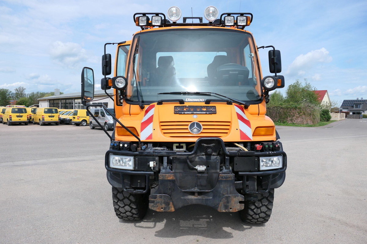 UNIMOG U400 405/12 AHK KLIMA ZAPFWELLE vorn SFZ KOMMUN - Flakbil, Utility/ Specialfordon: bild 2 UNIMOG U400 405/12 AHK KLIMA ZAPFWELLE vorn SFZ KOMMUN - Flakbil, Utility/ Specialfordon: bild 2