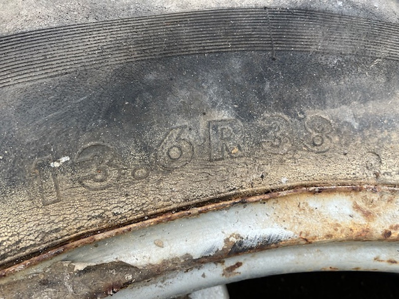 Kleber 13.6 R38 - Fälg: bild 2 Kleber 13.6 R38 - Fälg: bild 2