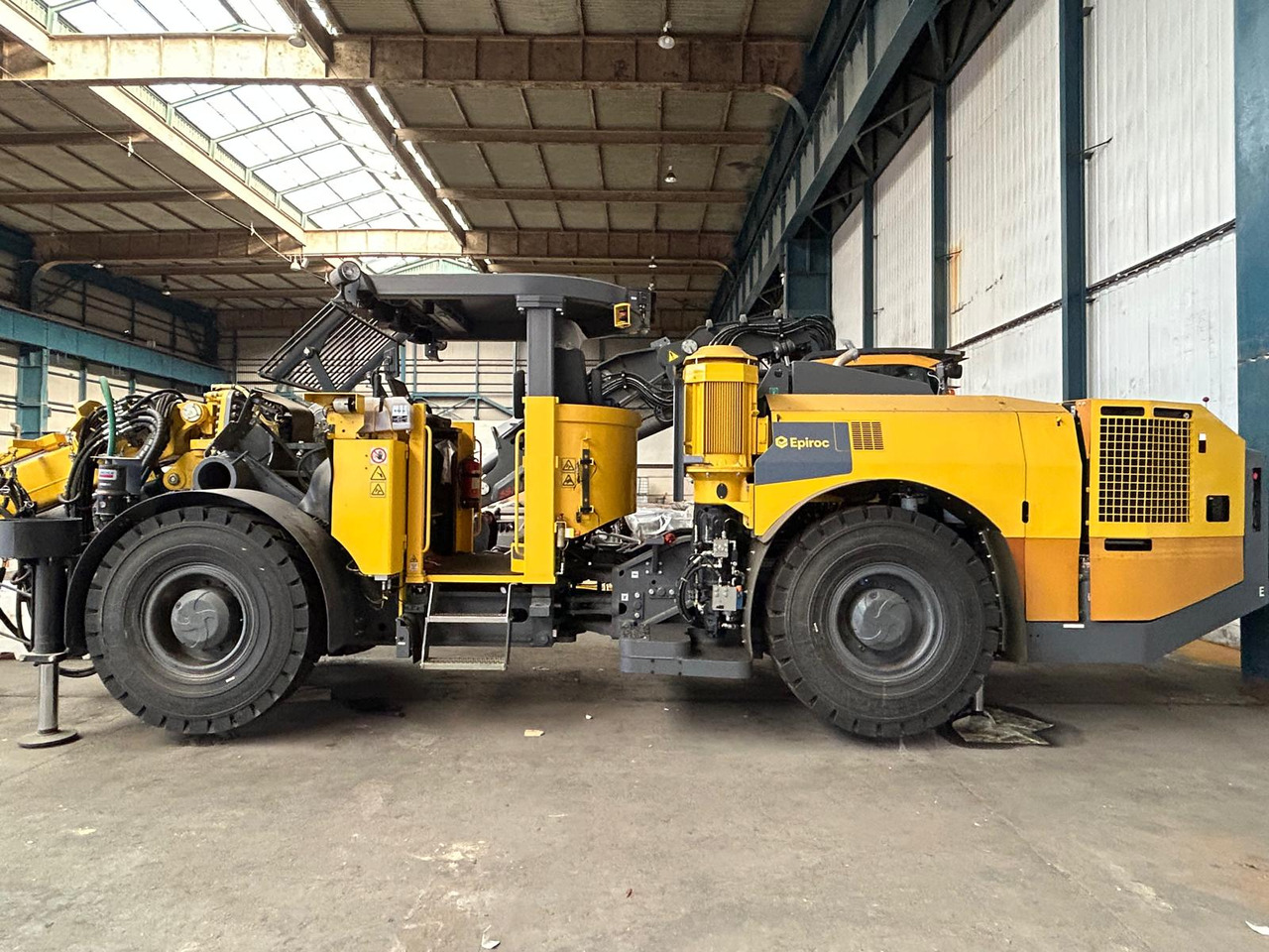 Atlas Copco (Epiroc) Boltec EC - Styrbara borrmaskin: bild 2 Atlas Copco (Epiroc) Boltec EC - Styrbara borrmaskin: bild 2