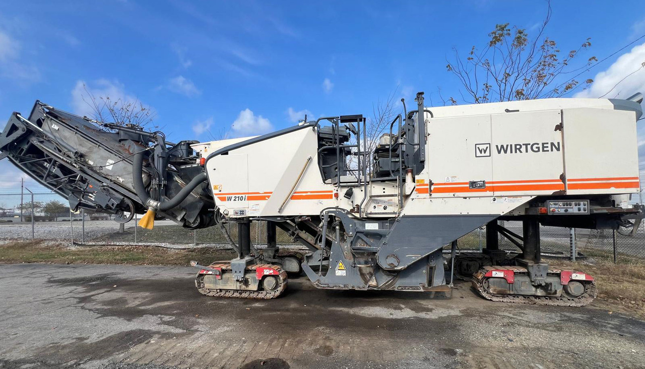 Wirtgen W 210 i - Asfaltfräs: bild 1 Wirtgen W 210 i - Asfaltfräs: bild 1