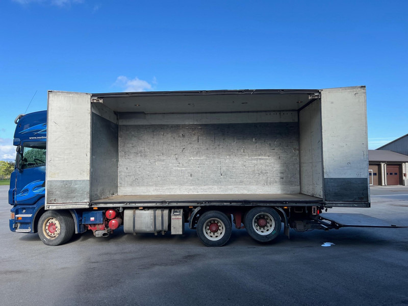 Scania R620 LB6X2HNB - OPEN SIDE - Lastbil med skåp: bild 2 Scania R620 LB6X2HNB - OPEN SIDE - Lastbil med skåp: bild 2