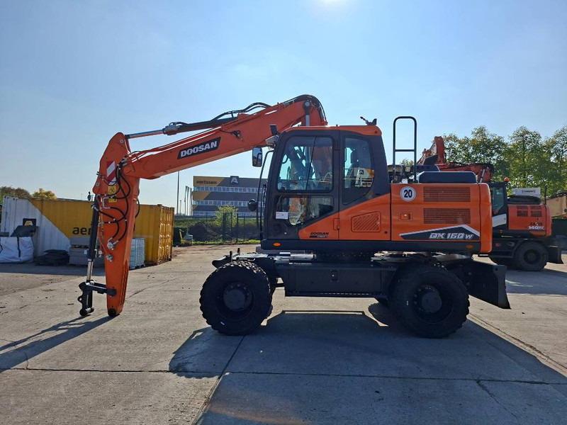 Doosan DX 160 W-7 (EX Demo) - Grävmaskin på däck: bild 1 Doosan DX 160 W-7 (EX Demo) - Grävmaskin på däck: bild 1