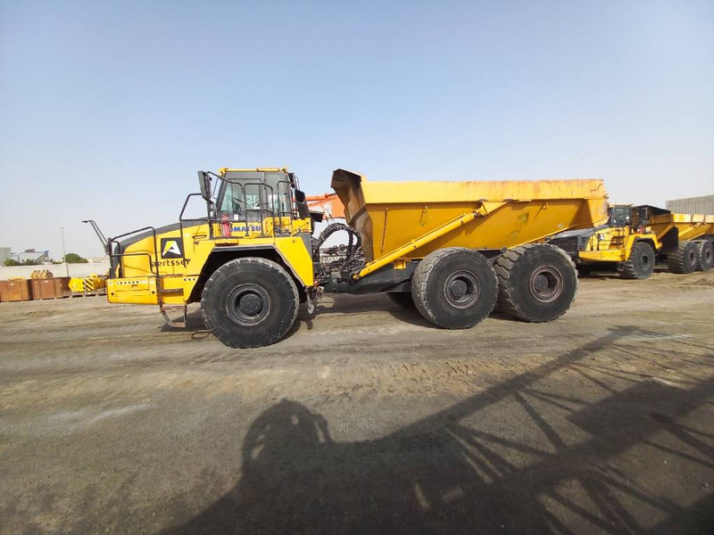 Komatsu HM400-3R (4 pcs available in Abu Dhabi) - Ramstyrd dumper: bild 1 Komatsu HM400-3R (4 pcs available in Abu Dhabi) - Ramstyrd dumper: bild 1
