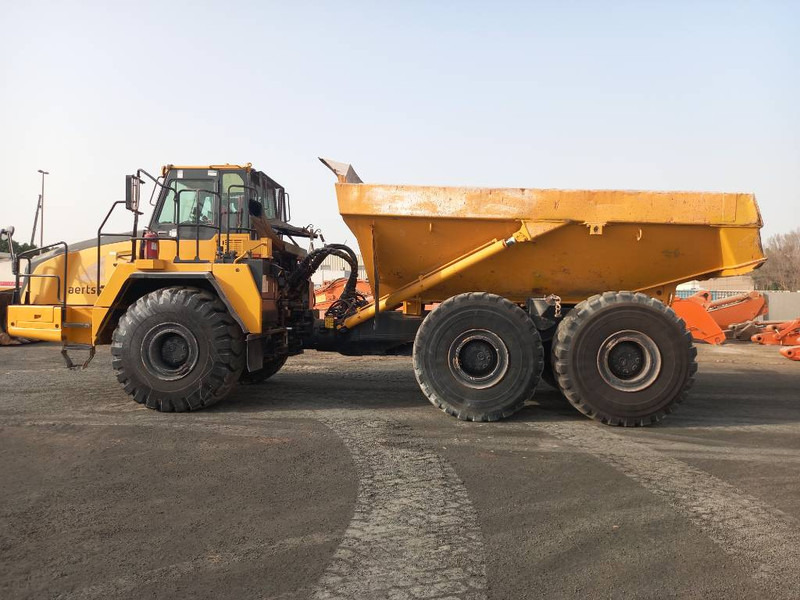 Komatsu HM400-3R (4pcs available in Abu Dhabi) - Ramstyrd dumper: bild 1 Komatsu HM400-3R (4pcs available in Abu Dhabi) - Ramstyrd dumper: bild 1