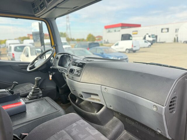 MERCEDES-BENZ Atego 1022 L Pritsche / Klima / Tachograph... - Bärgningsbil: bild 4 MERCEDES-BENZ Atego 1022 L Pritsche / Klima / Tachograph... - Bärgningsbil: bild 4