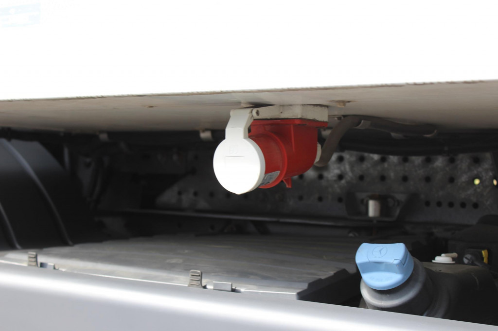 Mercedes-Benz Atego 1221 E6 TK T-800 R Strom Türen+LBW - Kylbil lastbil: bild 4 Mercedes-Benz Atego 1221 E6 TK T-800 R Strom Türen+LBW - Kylbil lastbil: bild 4