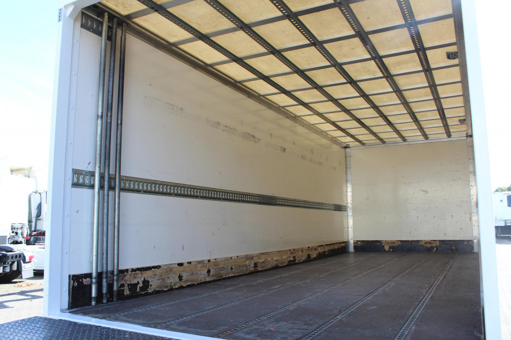 Renault D14 220E6 Laderbordwand nur 166 Tkm Klima - Lastbil med skåp: bild 3 Renault D14 220E6 Laderbordwand nur 166 Tkm Klima - Lastbil med skåp: bild 3