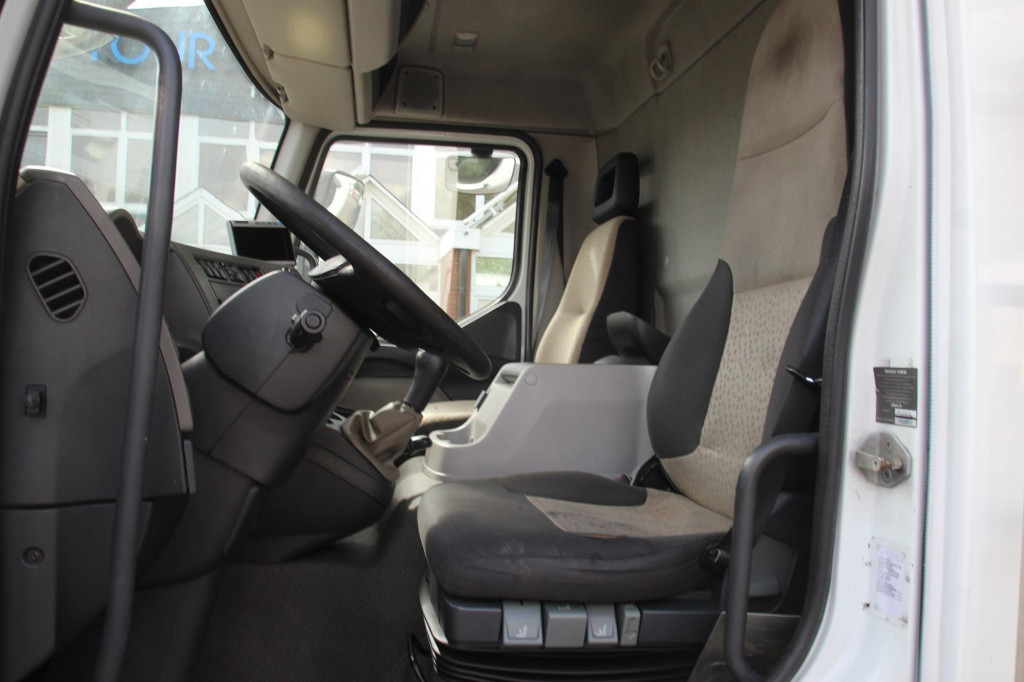 Renault Midlum 220 E5 CS 850 Strom LBW Seiten Tür FRC - Kylbil lastbil: bild 2 Renault Midlum 220 E5 CS 850 Strom LBW Seiten Tür FRC - Kylbil lastbil: bild 2