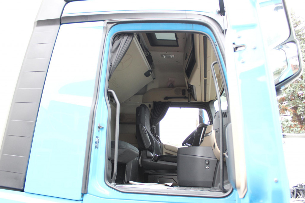 Mercedes-Benz Actros 2548 Koffer Retarder Schlafkab Kühlbox - Transportbil: bild 4 Mercedes-Benz Actros 2548 Koffer Retarder Schlafkab Kühlbox - Transportbil: bild 4