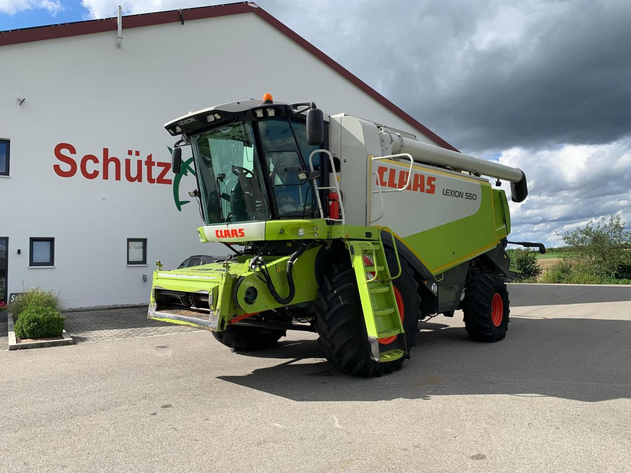CLAAS Lexion 550 mit Schneidwerk V660, 3D und Klimaautomatik, gepflegter Zustand, Baujahr 2009 - Skördetröska: bild 1 CLAAS Lexion 550 mit Schneidwerk V660, 3D und Klimaautomatik, gepflegter Zustand, Baujahr 2009 - Skördetröska: bild 1
