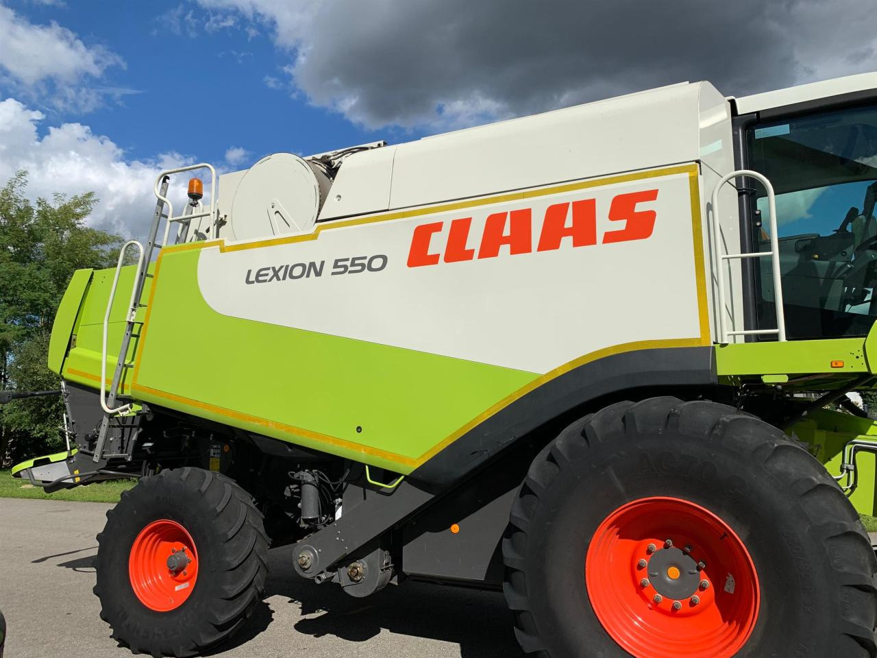 CLAAS Lexion 550 mit Schneidwerk V660, 3D und Klimaautomatik, gepflegter Zustand, Baujahr 2009 - Skördetröska: bild 4 CLAAS Lexion 550 mit Schneidwerk V660, 3D und Klimaautomatik, gepflegter Zustand, Baujahr 2009 - Skördetröska: bild 4