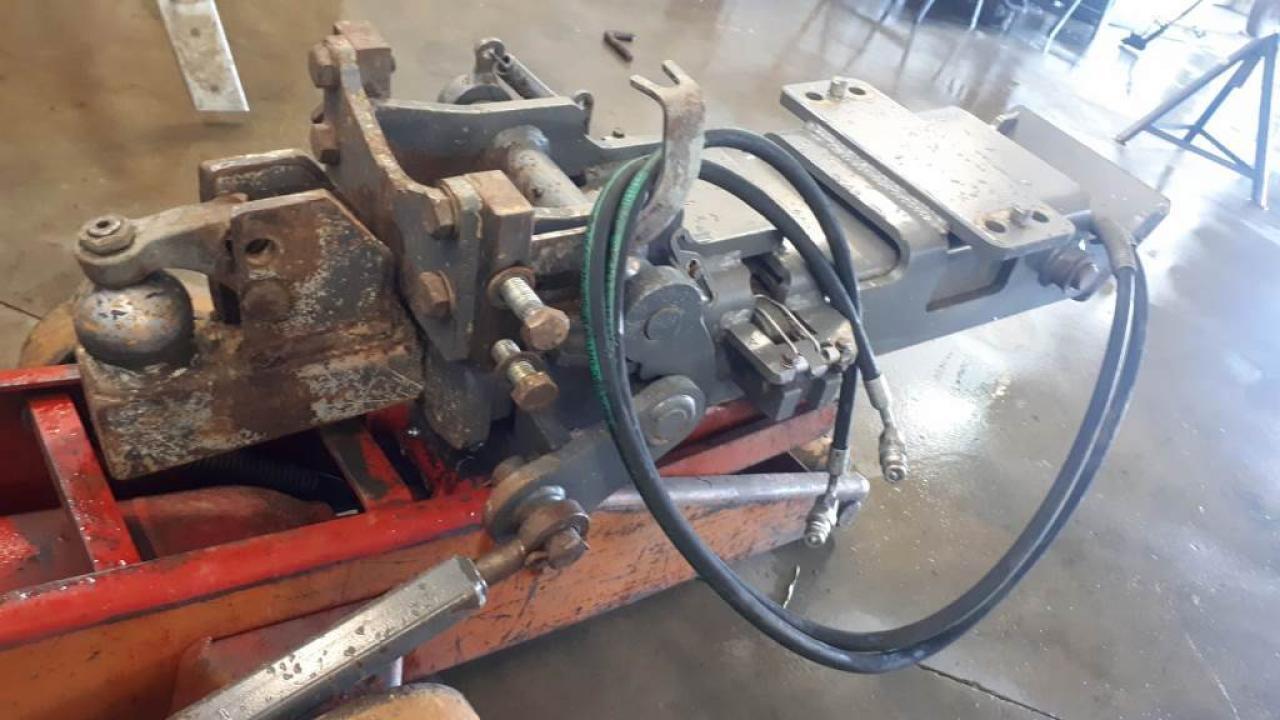 Fendt Hitch K80 ,Vario 718 - Redskapsfäste för Traktor: bild 2 Fendt Hitch K80 ,Vario 718 - Redskapsfäste för Traktor: bild 2