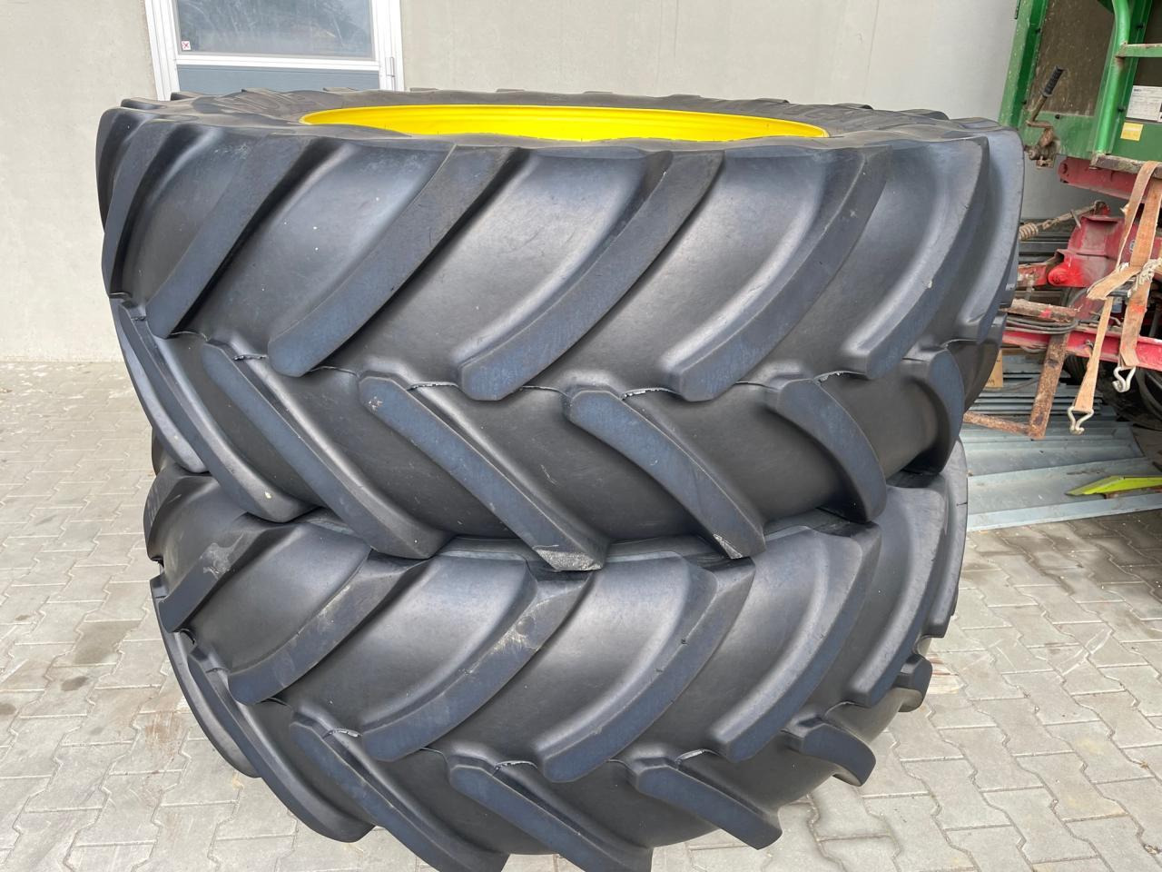 John Deere Kompletträder von 6R250, 650/65 R42 mit Bridgestone Decken aus 2019, ca. 50 % - Traktor: bild 1 John Deere Kompletträder von 6R250, 650/65 R42 mit Bridgestone Decken aus 2019, ca. 50 % - Traktor: bild 1