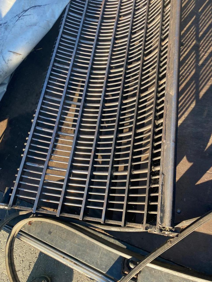 New Holland Maisausrüstung, Korb und Siebe für NH Mähdrescher TC 5.80 5080 5070 - Tillbehör för skördemaskin: bild 1 New Holland Maisausrüstung, Korb und Siebe für NH Mähdrescher TC 5.80 5080 5070 - Tillbehör för skördemaskin: bild 1