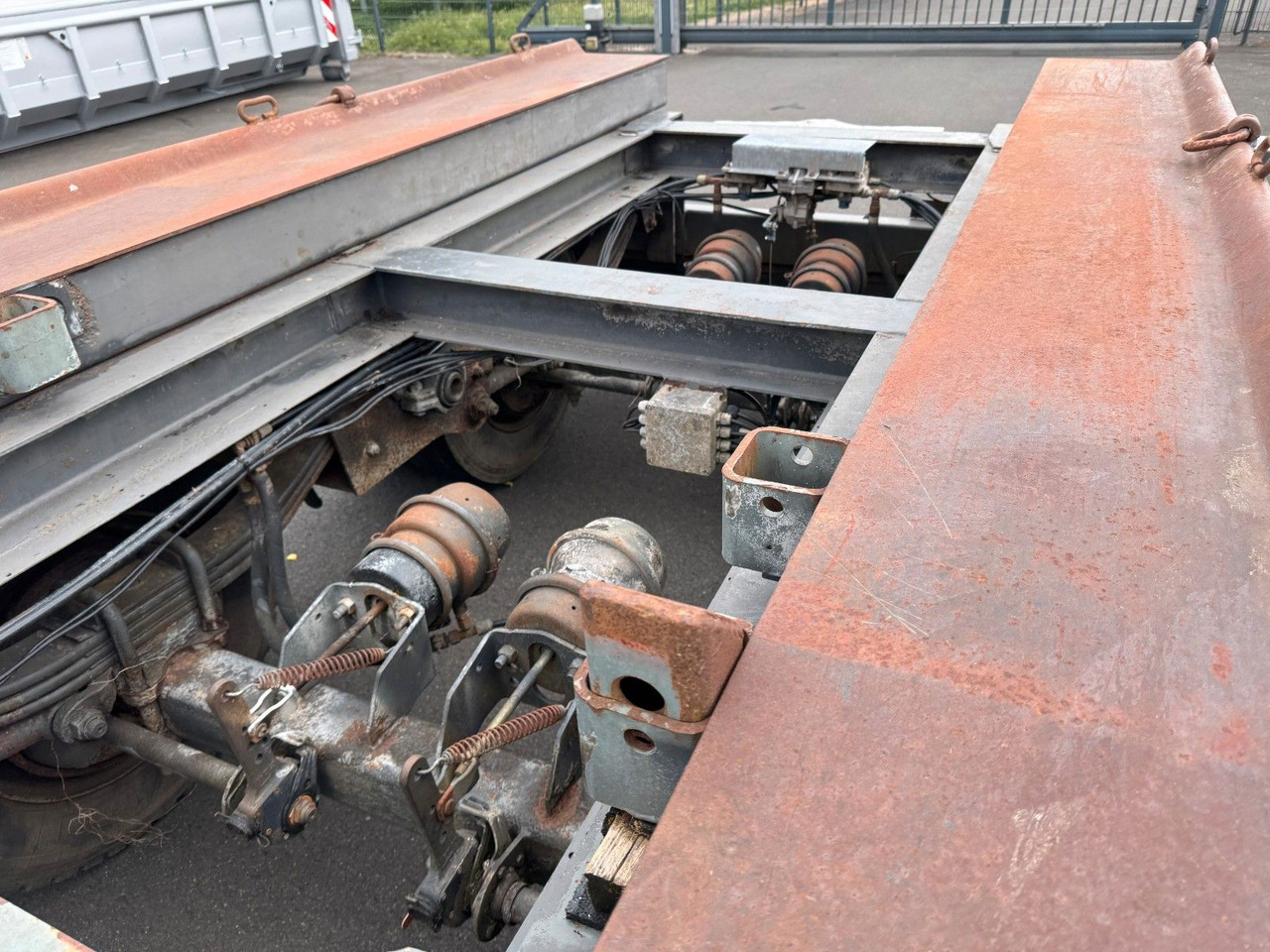 Hüffermann HMA 24.24 3- Achs- Blattfederung - Lastväxlarsläp/ Liftdumpersläp: bild 4 Hüffermann HMA 24.24 3- Achs- Blattfederung - Lastväxlarsläp/ Liftdumpersläp: bild 4