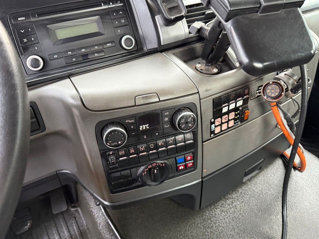 MAN TGS 18.360 4x4 Winterdienst Meiller Abroller - Lastväxlare lastbil: bild 5 MAN TGS 18.360 4x4 Winterdienst Meiller Abroller - Lastväxlare lastbil: bild 5