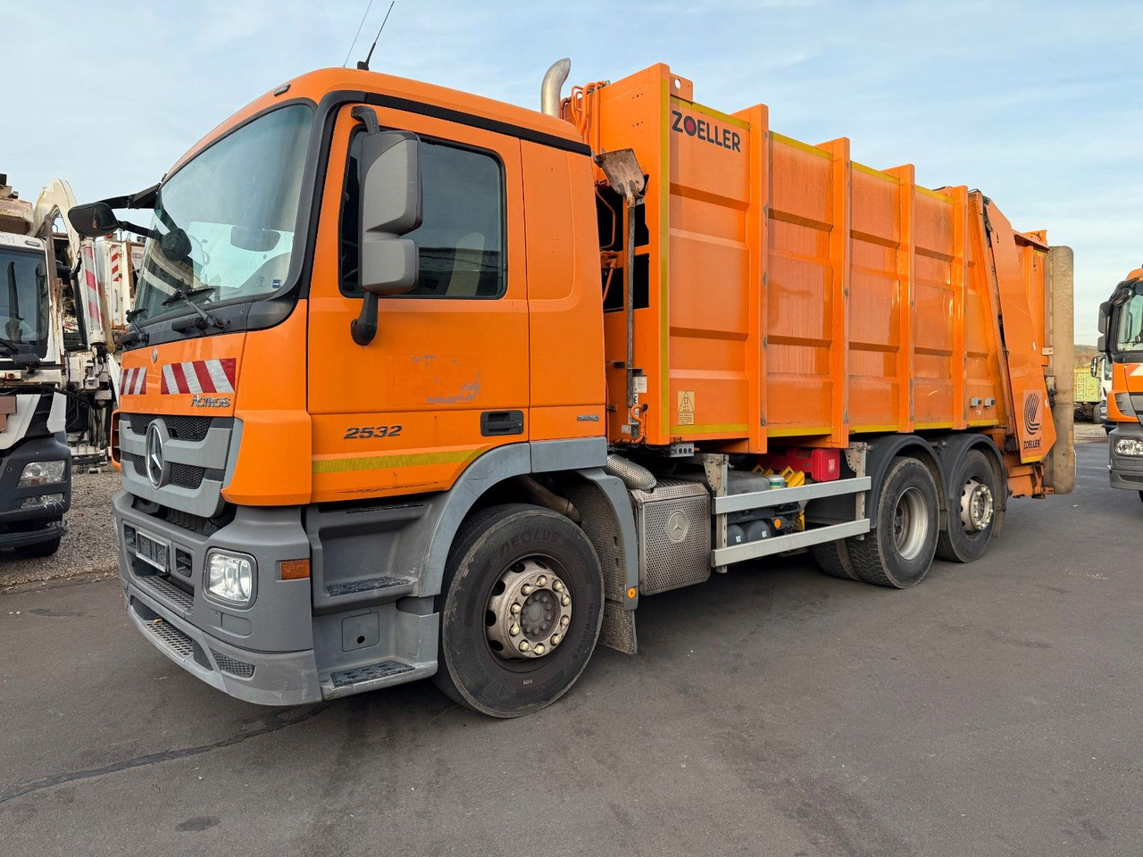 Mercedes-Benz Actros 2532 6x2 Zoeller Medium XL 21 - Sopbil: bild 1 Mercedes-Benz Actros 2532 6x2 Zoeller Medium XL 21 - Sopbil: bild 1