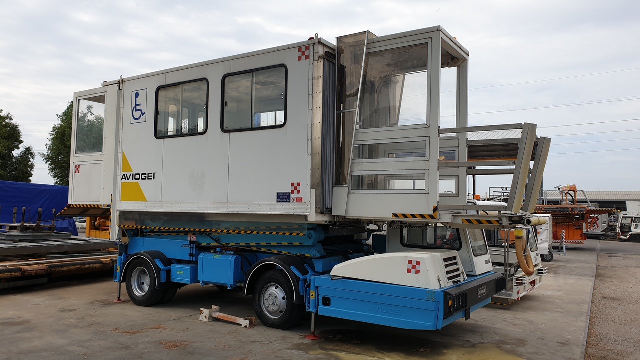 AVIOGEI Ambulift E747 (Half Cab) - Ambulift: bild 1 AVIOGEI Ambulift E747 (Half Cab) - Ambulift: bild 1