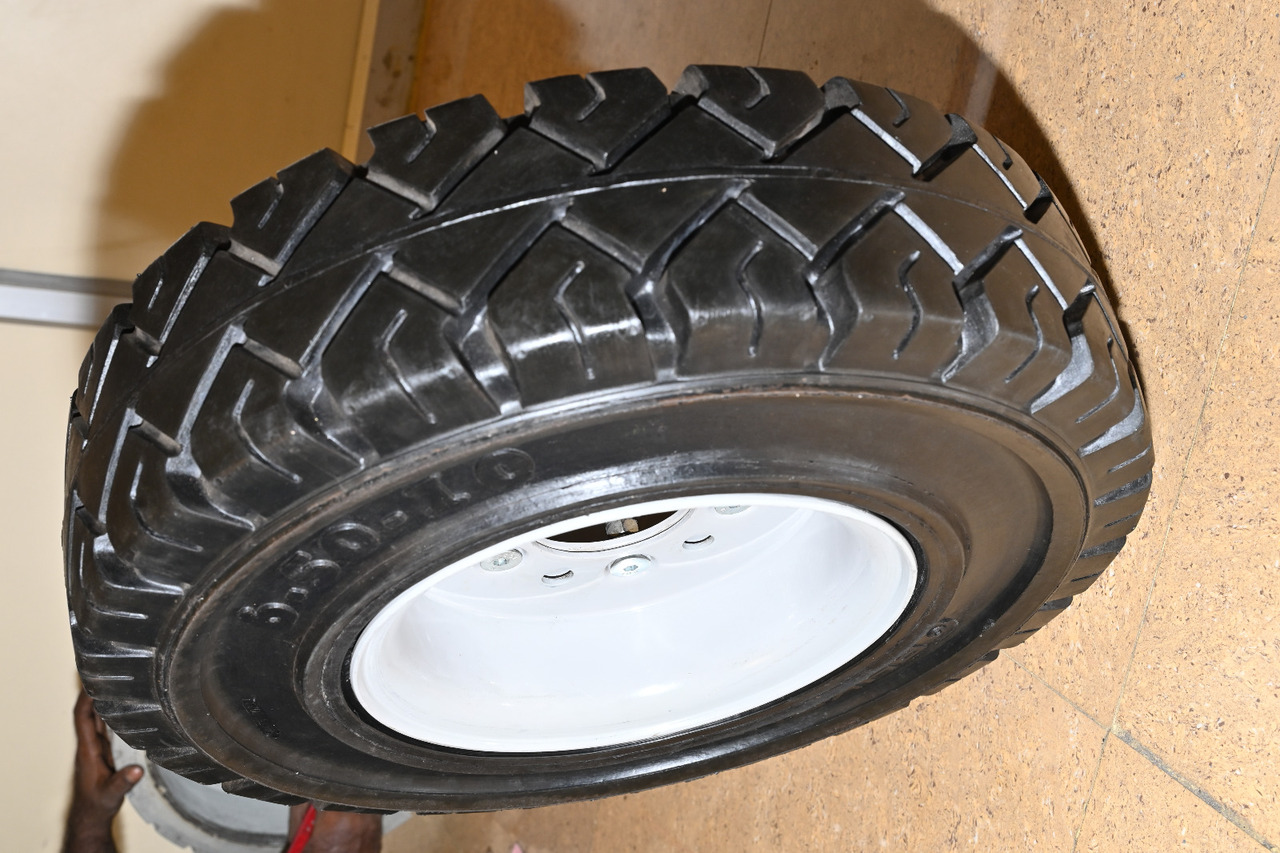 EuroSolid 6.00-9 - Däck och fälgar för Bagagetraktor: bild 3 EuroSolid 6.00-9 - Däck och fälgar för Bagagetraktor: bild 3