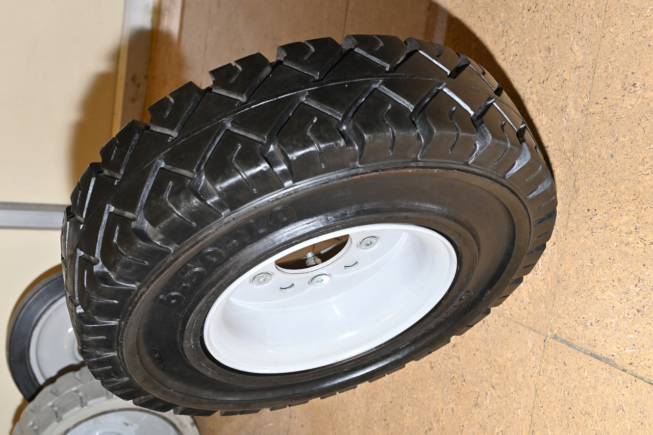 EuroSolid 6.00-9 - Däck och fälgar för Bagagetraktor: bild 1 EuroSolid 6.00-9 - Däck och fälgar för Bagagetraktor: bild 1