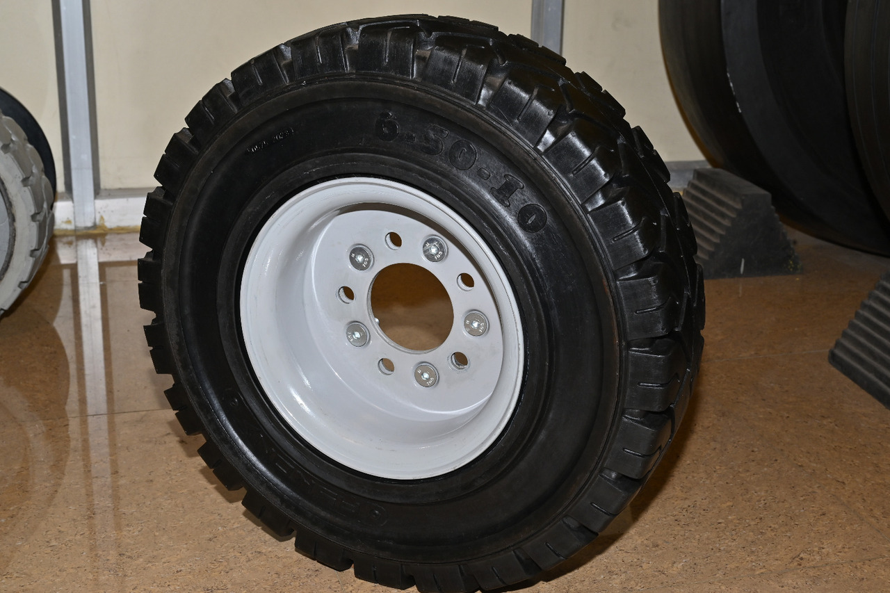 EuroSolid 7.00-12 - Komplett hjul för Bagagetraktor: bild 1 EuroSolid 7.00-12 - Komplett hjul för Bagagetraktor: bild 1