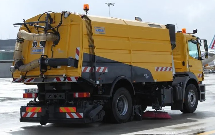 Runway Sweeper Schmidt AS990 - Sopmaskin: bild 2 Runway Sweeper Schmidt AS990 - Sopmaskin: bild 2