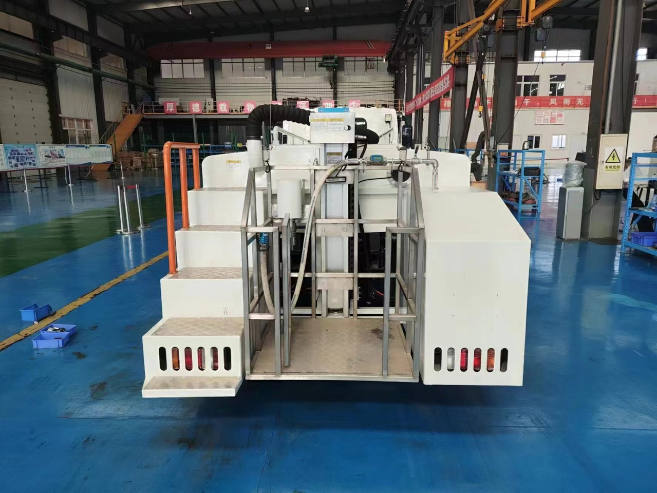 Toilet truck ISUZU - Toalettservicebil: bild 2 Toilet truck ISUZU - Toalettservicebil: bild 2