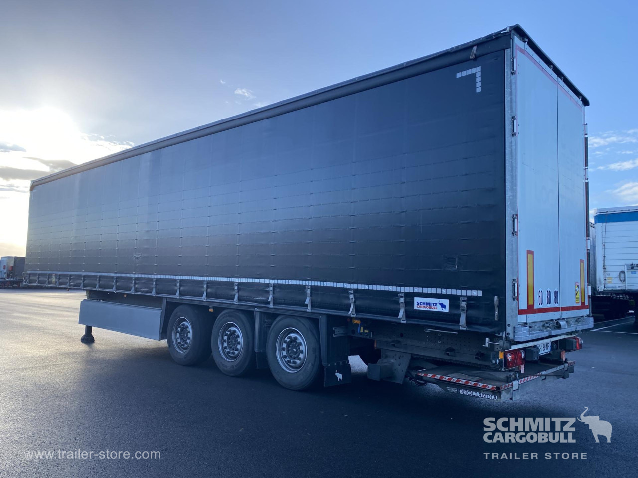 SCHMITZ Curtainsider Standard Taillift - Kapelltrailer: bild 5 SCHMITZ Curtainsider Standard Taillift - Kapelltrailer: bild 5