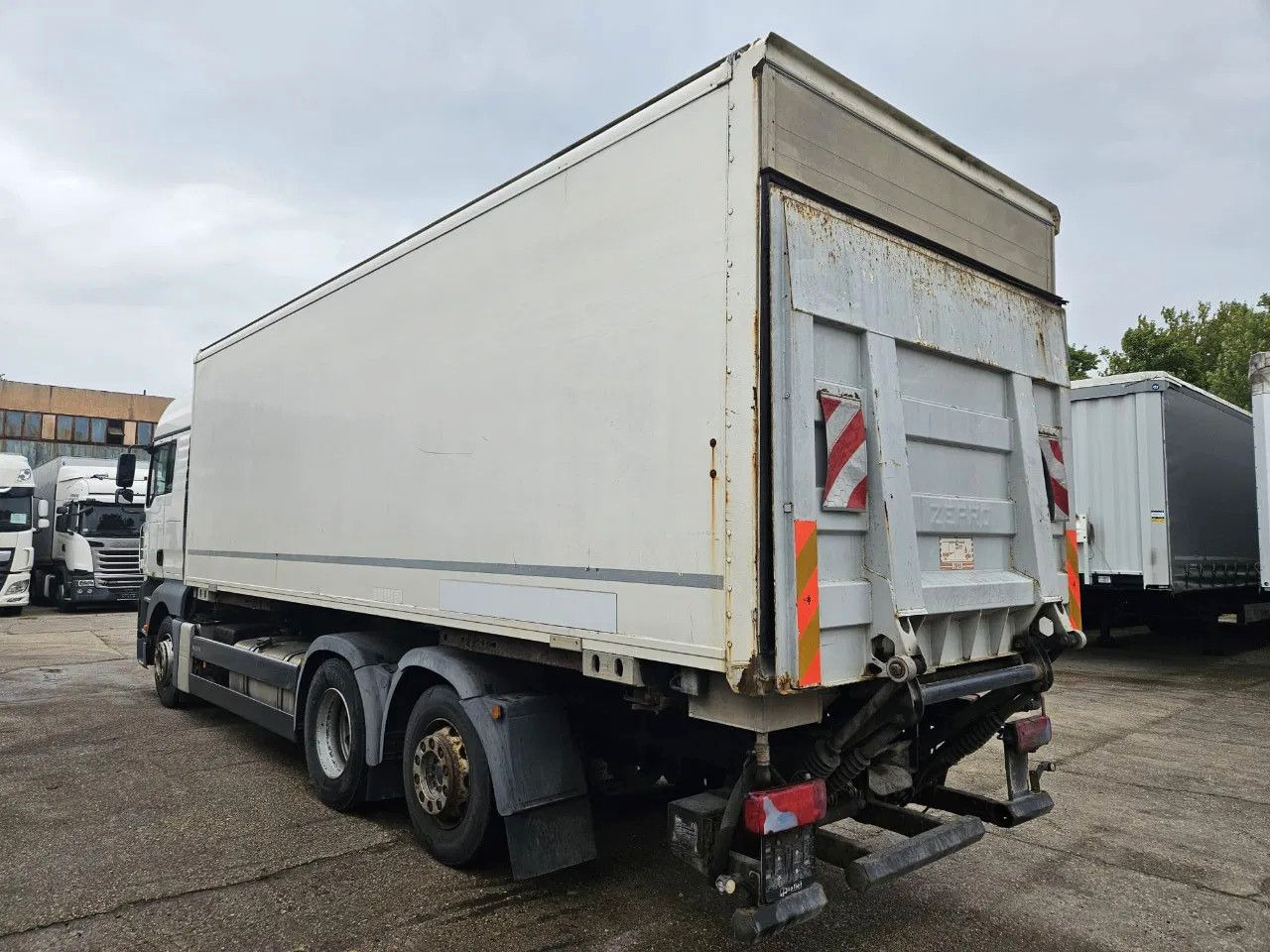 MAN TGA 26.400 BDF Tail Lift Euro5, New Smart2 Tacho - Containerbil/ Växelflak lastbil: bild 4 MAN TGA 26.400 BDF Tail Lift Euro5, New Smart2 Tacho - Containerbil/ Växelflak lastbil: bild 4
