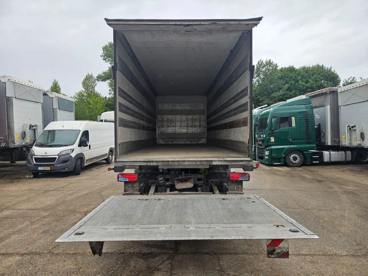 Scania R480 BOX Tail Lift Euro5 - Lastbil med skåp: bild 5 Scania R480 BOX Tail Lift Euro5 - Lastbil med skåp: bild 5