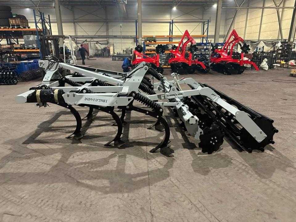 Grubber Pluton Flügelschargrubber Tiefengrubber Bodenbearbeitung - Kultivator: bild 4 Grubber Pluton Flügelschargrubber Tiefengrubber Bodenbearbeitung - Kultivator: bild 4