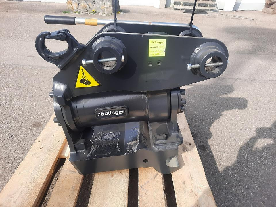 Rädlinger Tilt 5 - 10 to Powertilt Minibagger Schwenkmotor Cat - Tiltrotator för Minigrävmaskin: bild 1 Rädlinger Tilt 5 - 10 to Powertilt Minibagger Schwenkmotor Cat - Tiltrotator för Minigrävmaskin: bild 1