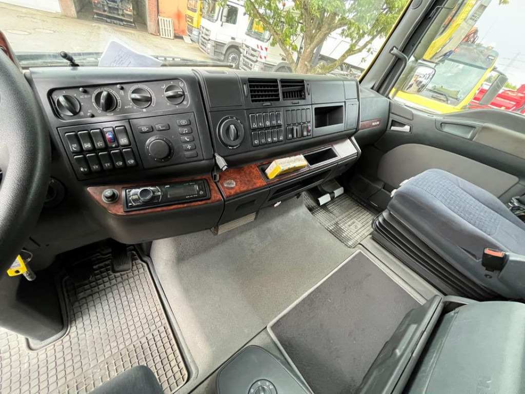 MAN TG-A 41.660 8x4 4 BBS SZM Schwerlast 250 to WSK - Dragbil: bild 2 MAN TG-A 41.660 8x4 4 BBS SZM Schwerlast 250 to WSK - Dragbil: bild 2