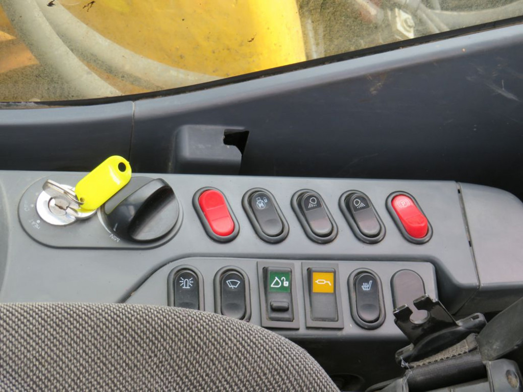 KOMATSU HANOMAG Mobilbagger PW 148 - 8 Bagger 6.824h Deutsch top - Grävmaskin på däck: bild 2 KOMATSU HANOMAG Mobilbagger PW 148 - 8 Bagger 6.824h Deutsch top - Grävmaskin på däck: bild 2