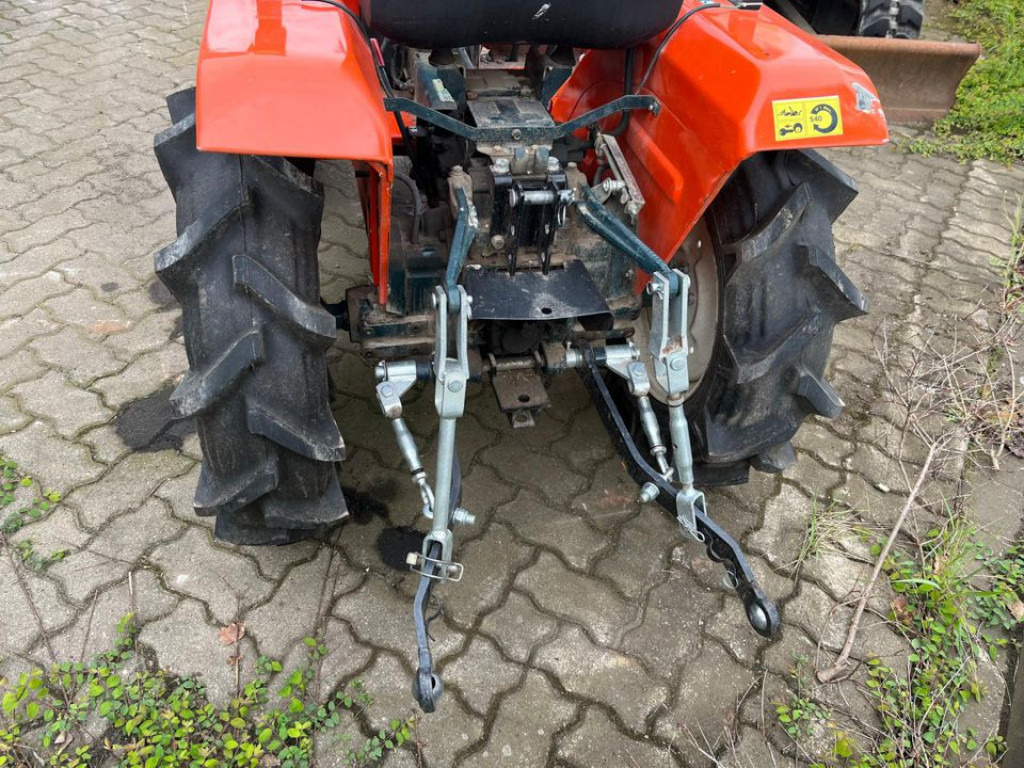 Minitraktor KUBOTA Trecker 1400 Diverse mit Zapfwelle am Heck und Heuwender: bild 7 Minitraktor KUBOTA Trecker 1400 Diverse mit Zapfwelle am Heck und Heuwender: bild 7