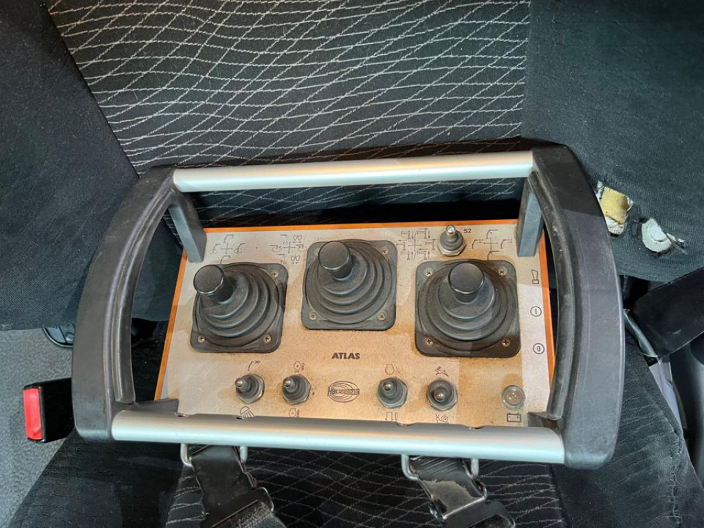 MERCEDES-BENZ Antos 2543 L 6x2 Abrollkipper mit Kran Funk+Greiferst. - Lastväxlare lastbil, Kranbil: bild 3 MERCEDES-BENZ Antos 2543 L 6x2 Abrollkipper mit Kran Funk+Greiferst. - Lastväxlare lastbil, Kranbil: bild 3